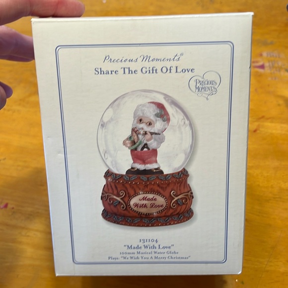 Precious Moments Musical Snow Globe. “Made with Love”. New in box - Picture 4 of 11